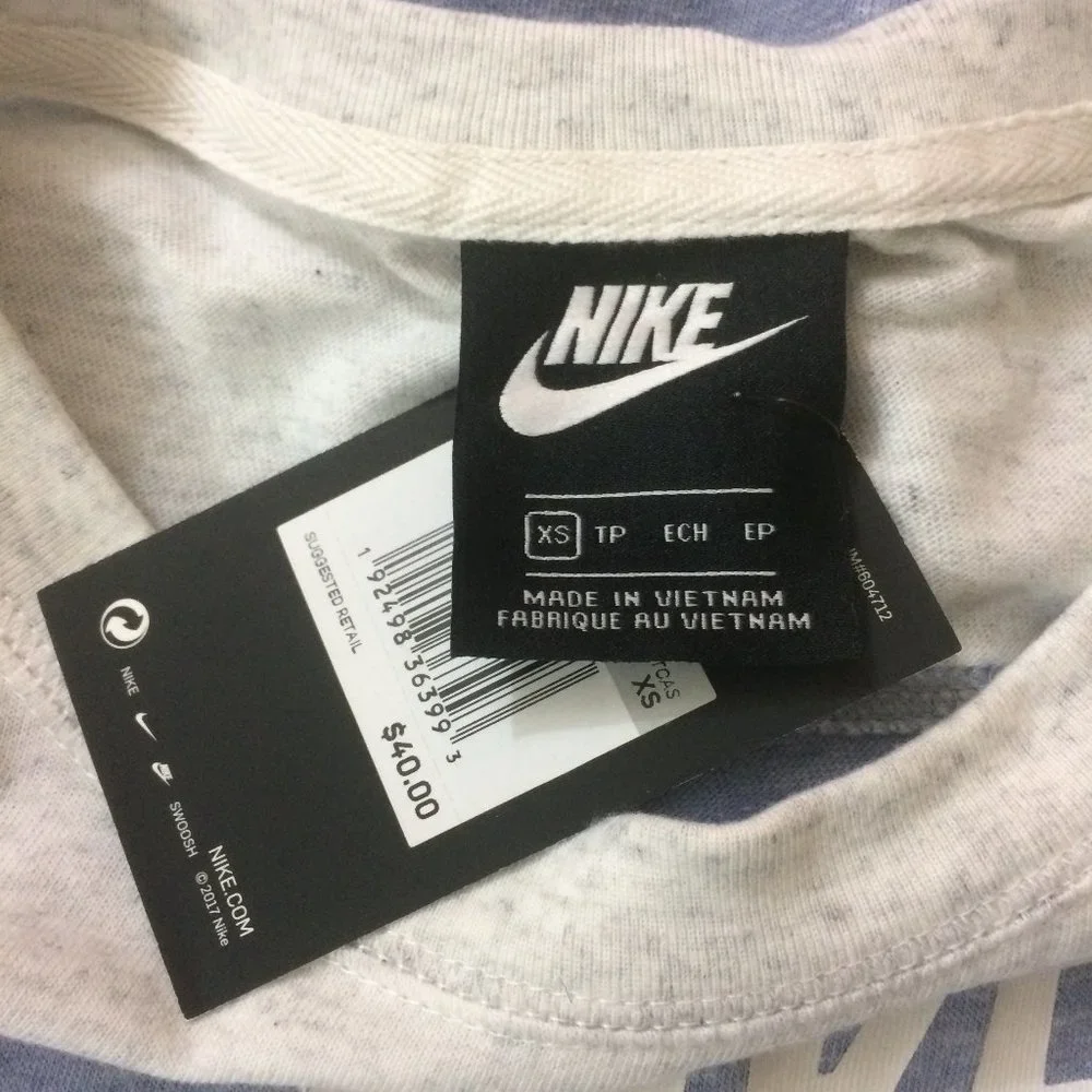Nike Sportswear Tee XS